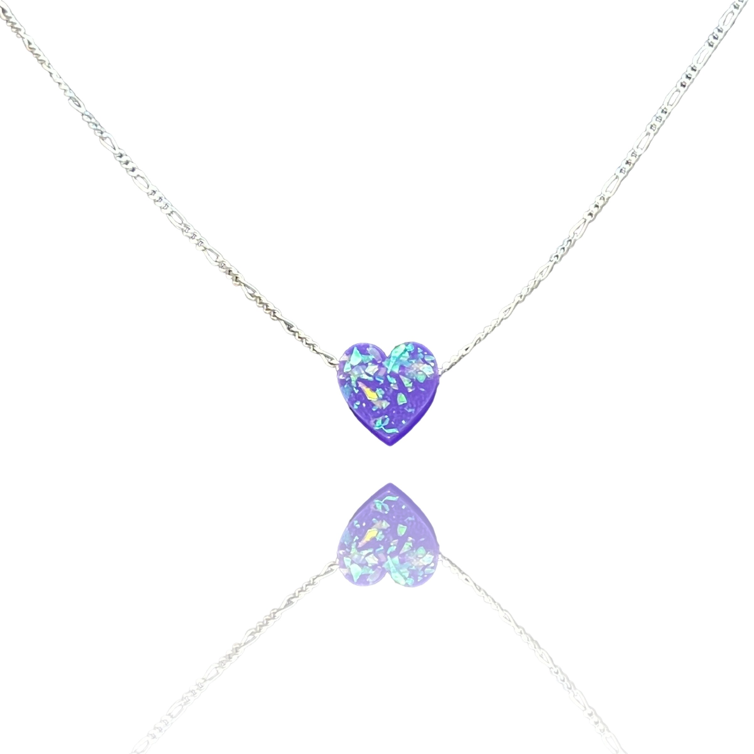 collier en forme de coeur violet